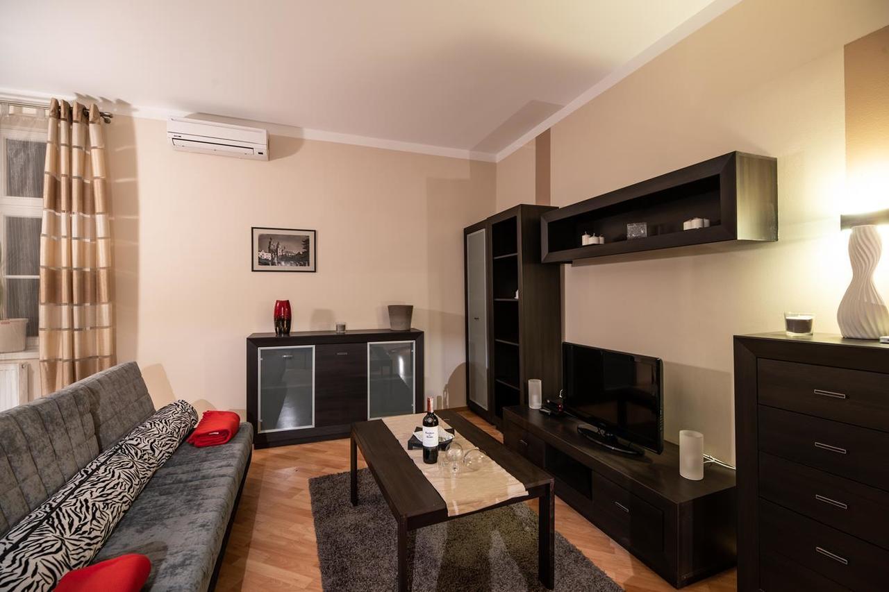 Cracow Rent Apartments: Spacious Stays Near Main Square Krakow Exterior photo